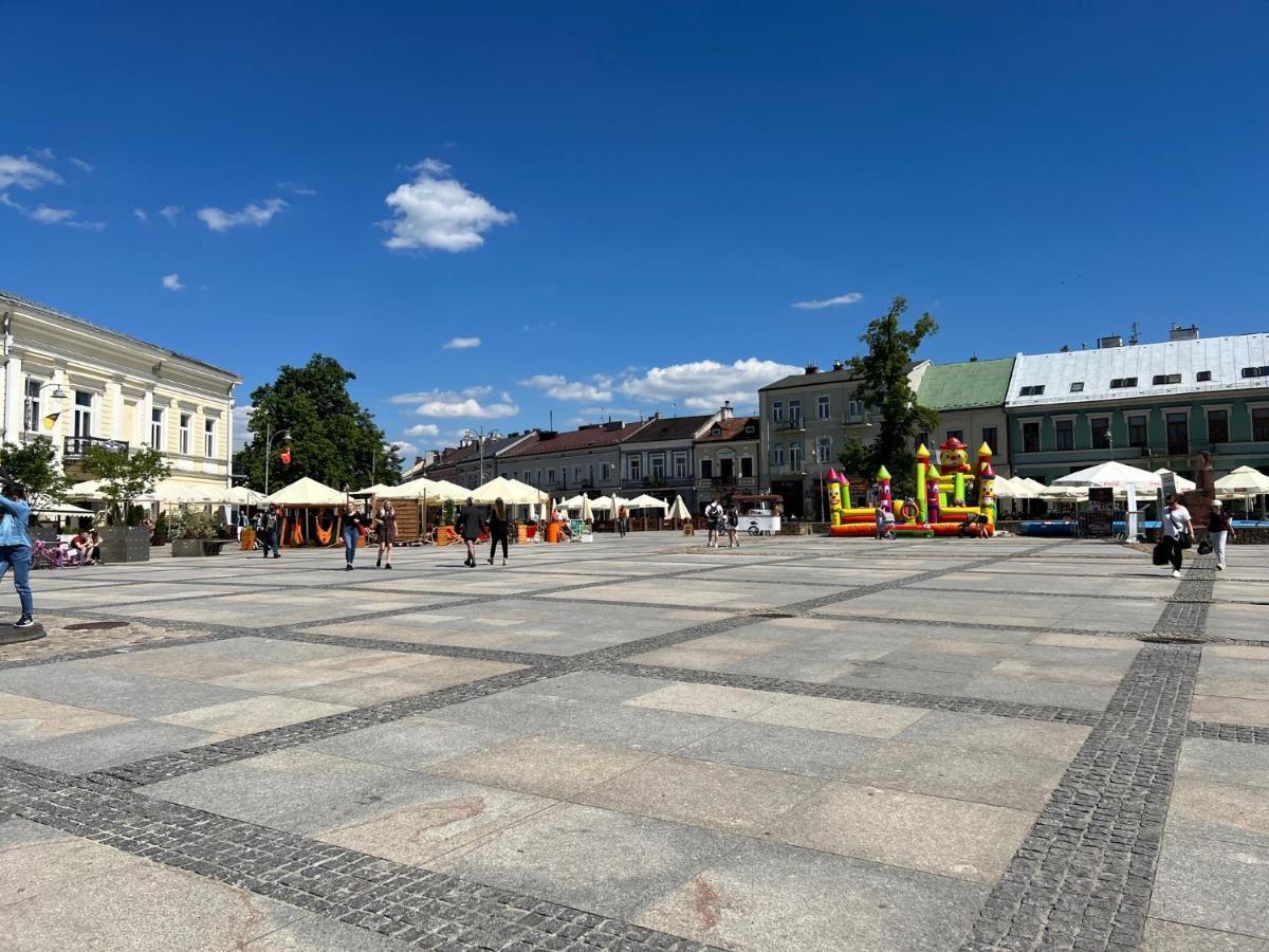 Family Sauna Apartments: Downtown Plac Wolnosci with 5 Bedrooms Kielce Exterior photo