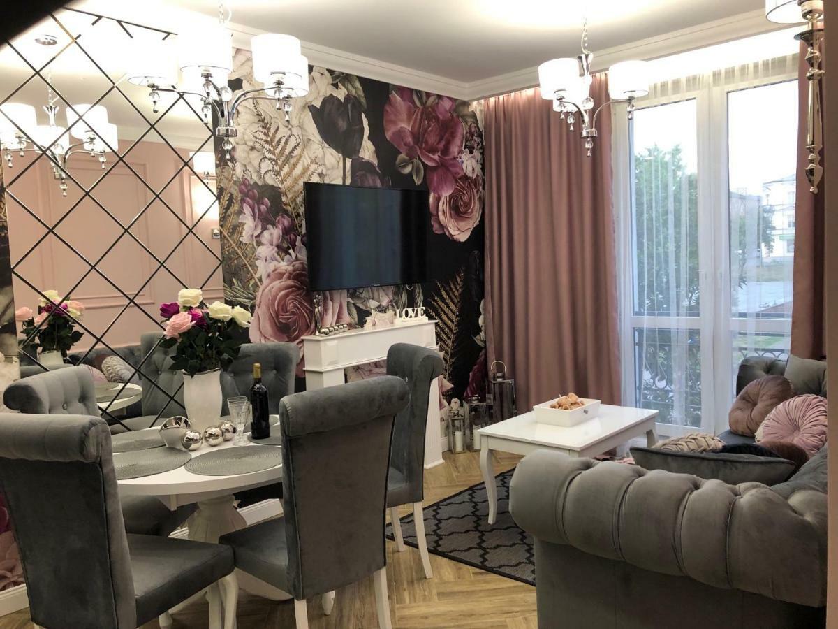 Family Sauna Apartments: Downtown Plac Wolnosci with 5 Bedrooms Kielce Exterior photo