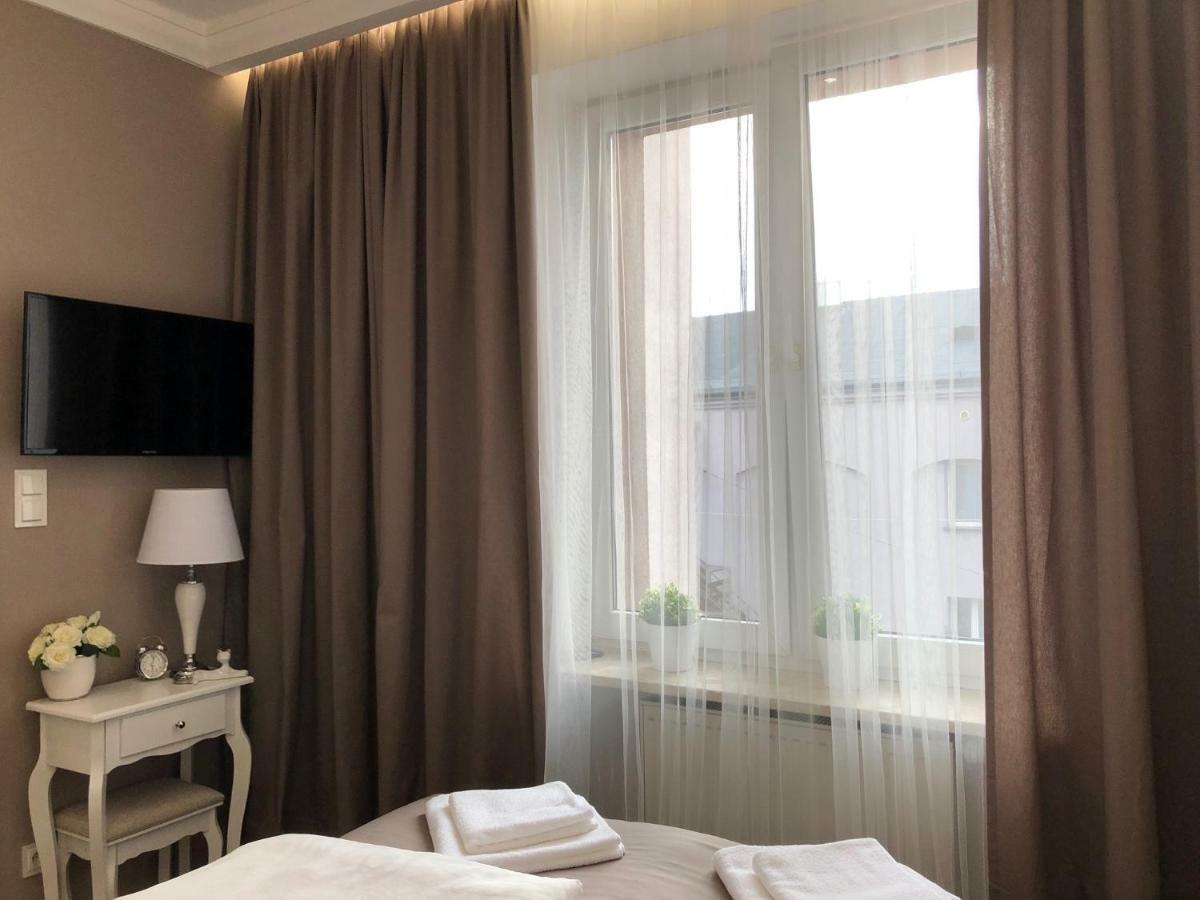 Family Sauna Apartments: Downtown Plac Wolnosci with 5 Bedrooms Kielce Exterior photo