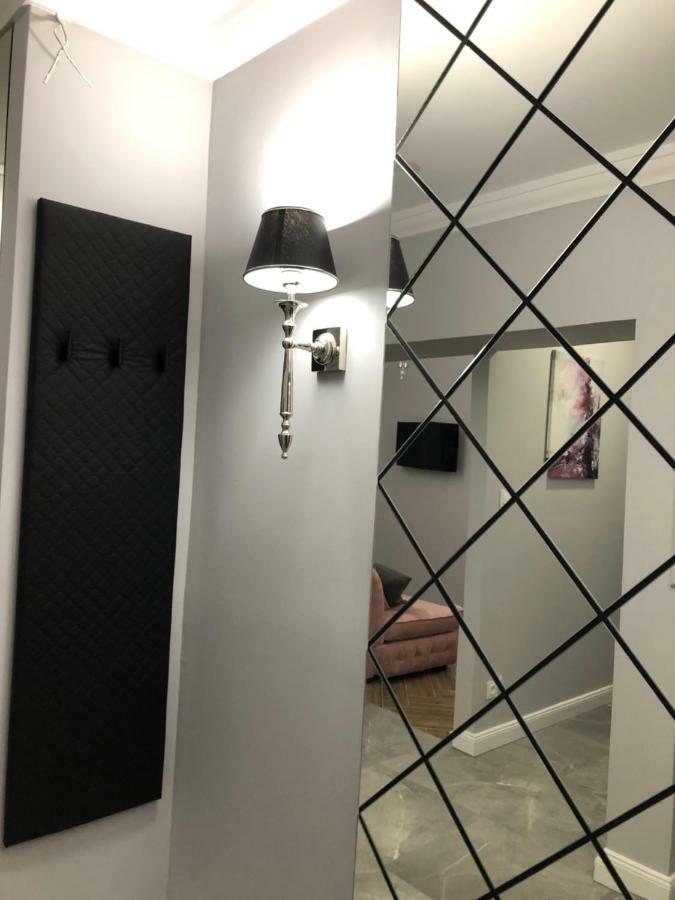 Family Sauna Apartments: Downtown Plac Wolnosci with 5 Bedrooms Kielce Exterior photo